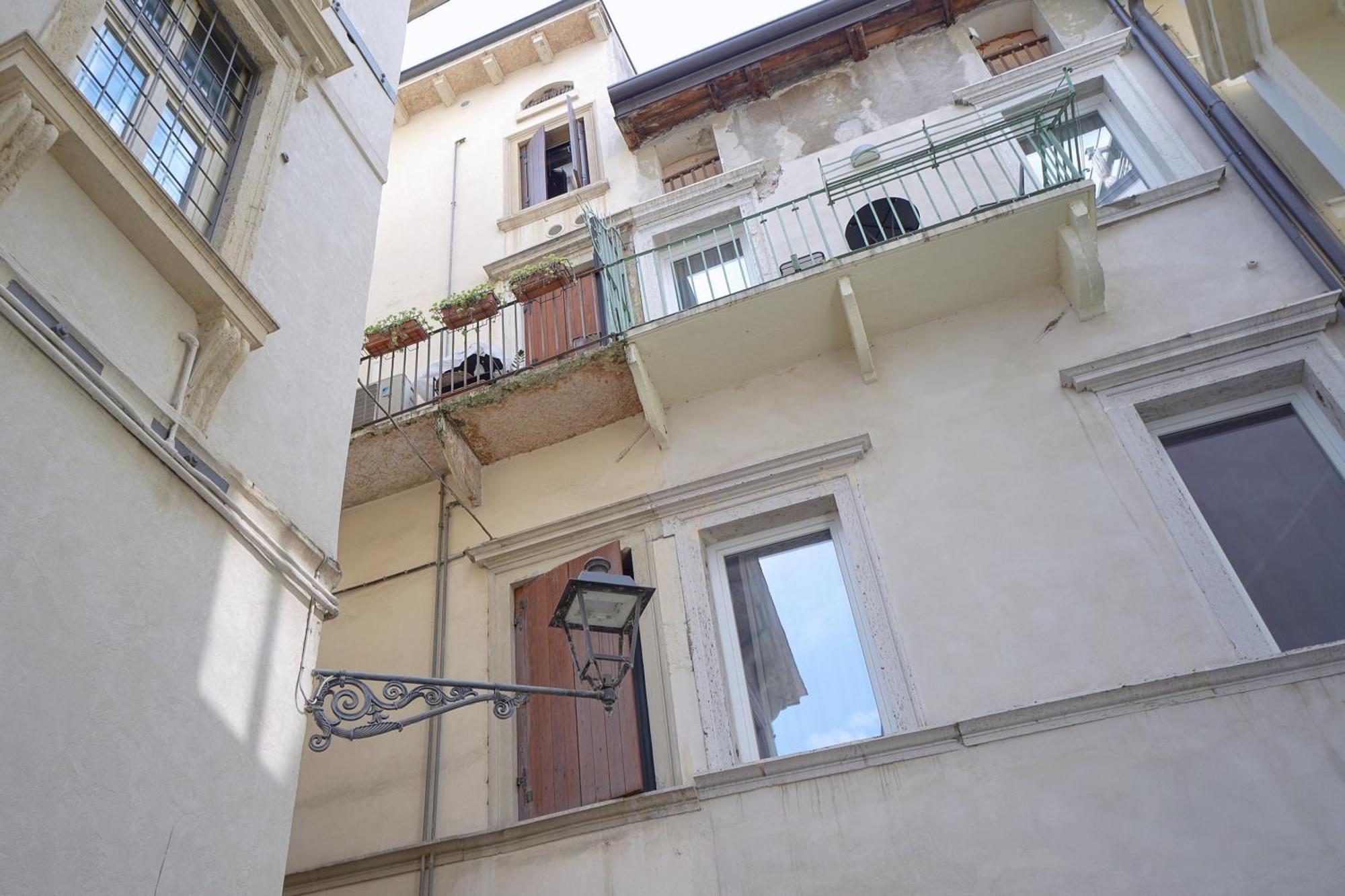 Palazzo Di Giulietta - Juliet'S Palace فيرونا المظهر الخارجي الصورة